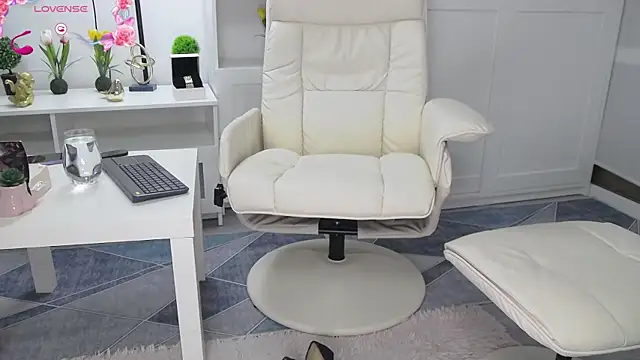 Anaswan online show from October 28, 2025, 6:34 am