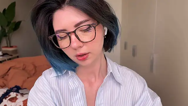 Snapshot of _vixenp chatting on June 1, 2026, 4:28 pm vixenp online show from June 1, 2026, 4:28 pm