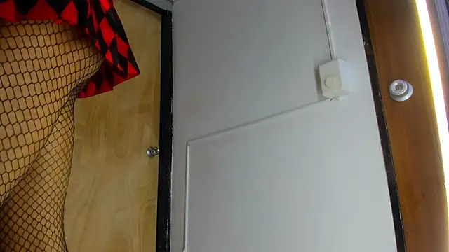 Snapshot of Camille_Cedrik chatting on October 31, 2025, 9:11 pm Camille Cedrik online show from October 31, 2025, 9:11 pm