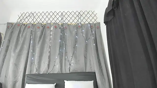 eva1saenz online show from November 27, 2025, 8:42 pm