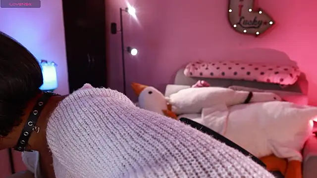 Snapshot of srtaliz chatting on February 23, 2026, 2:50 pm srtaliz online show from February 23, 2026, 2:50 pm