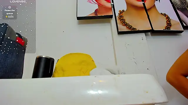 Snapshot of andeerr_ chatting on September 30, 2025, 7:31 pm andeerr online show from September 30, 2025, 7:31 pm