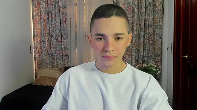 Snapshot of andeerr_ chatting on January 6, 2025, 2:47 pm andeerr online show from January 6, 2025, 2:47 pm