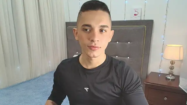 Snapshot of andeerr_ chatting on March 10, 2025, 7:50 pm andeerr online show from March 10, 2025, 7:50 pm