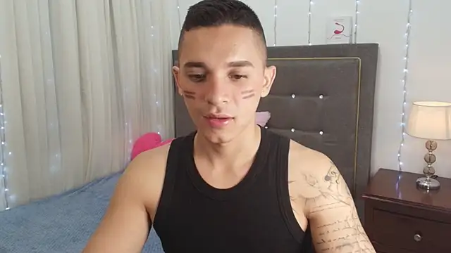 Snapshot of andeerr_ chatting on March 12, 2025, 8:41 pm andeerr online show from March 12, 2025, 8:41 pm