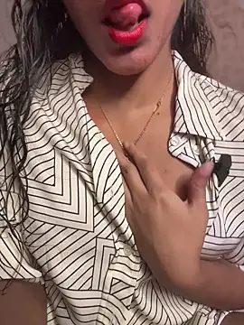 Snapshot of Goddess_sneha chatting on August 3, 2026, 5:30 pm Goddess sneha online show from August 3, 2026, 5:30 pm
