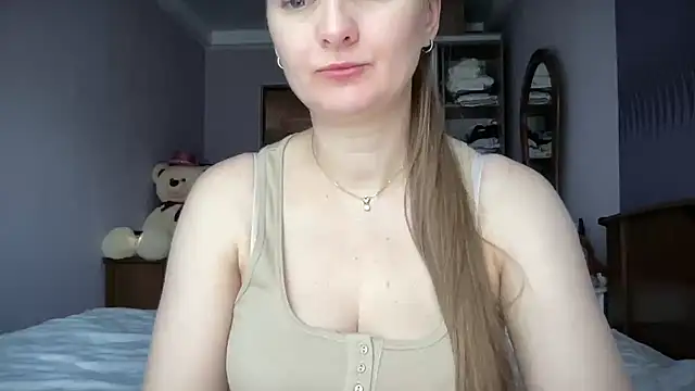 Snapshot of Viola_sweet chatting on July 1, 2026, 3:18 am Viola sweet online show from July 1, 2026, 3:18 am