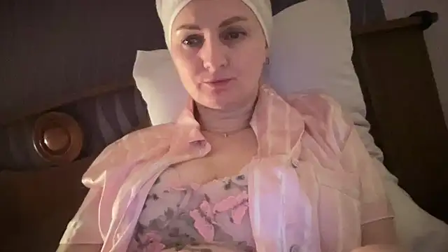 Snapshot of Viola_sweet chatting on June 21, 2026, 12:05 am Viola sweet online show from June 21, 2026, 12:05 am