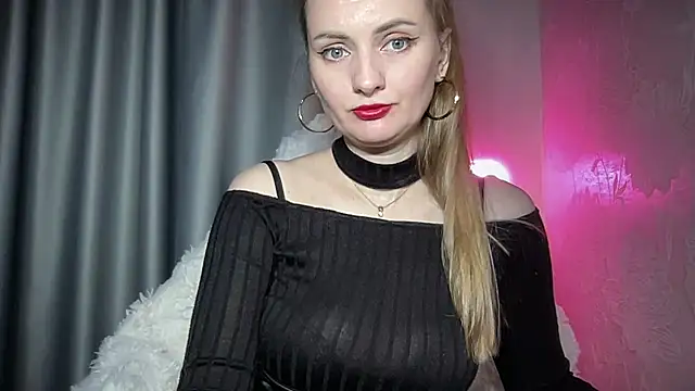 Snapshot of Viola_sweet chatting on October 28, 2025, 3:33 pm Viola sweet online show from October 28, 2025, 3:33 pm