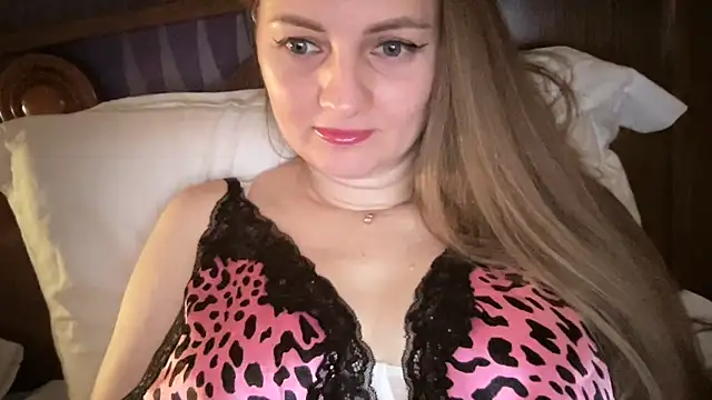 Snapshot of Viola_sweet chatting on July 12, 2026, 11:49 pm Viola sweet online show from July 12, 2026, 11:49 pm