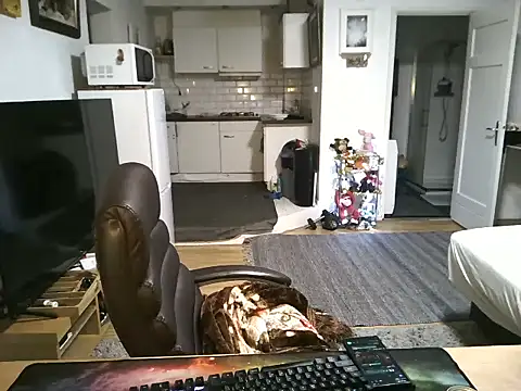 mihaimichael online show from October 12, 2025, 5:47 pm