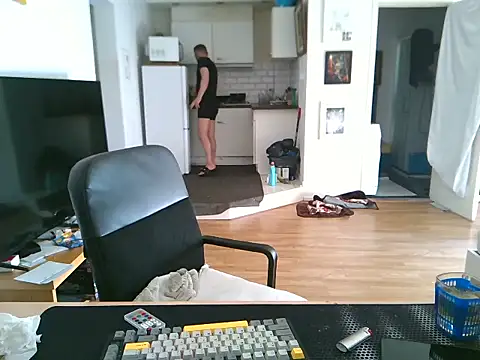 Snapshot of mihaimichael chatting on June 25, 2026, 8:41 am mihaimichael online show from June 25, 2026, 8:41 am