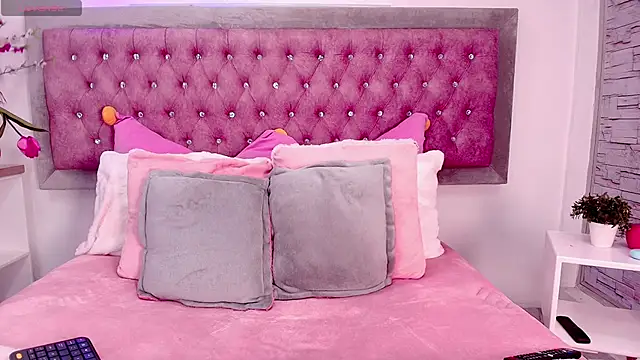 Tayzon Foxxx online show from October 31, 2025, 12:57 pm