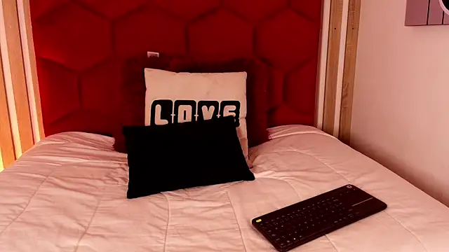 Tayzon Foxxx online show from July 25, 2026, 8:26 pm