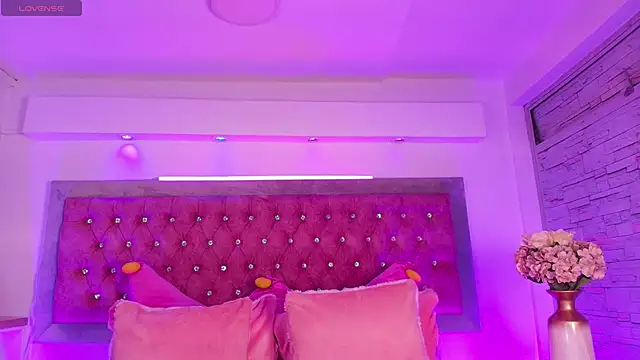 Tayzon Foxxx online show from December 14, 2025, 8:36 pm