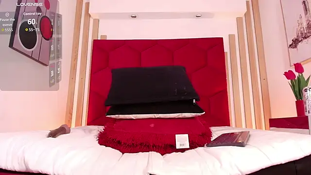 Tayzon Foxxx online show from July 26, 2026, 8:32 am