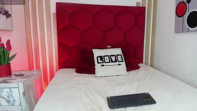 Tayzon Foxxx online show from July 4, 2026, 8:13 pm