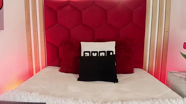 Tayzon Foxxx online show from July 6, 2026, 8:22 pm