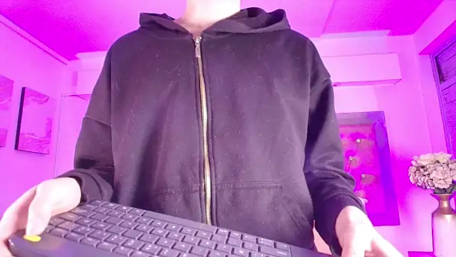 Tayzon Foxxx online show from December 17, 2025, 12:10 pm