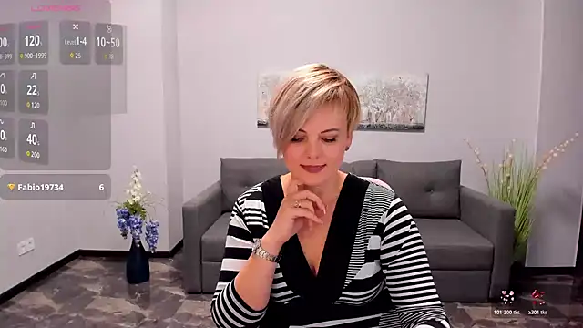 Julia Wilsone online show from October 25, 2025, 7:18 am