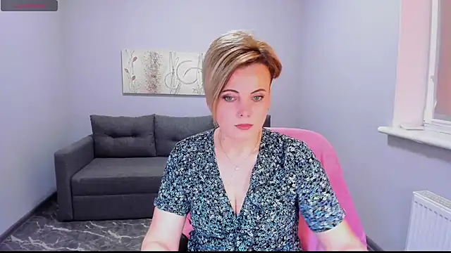 Julia Wilsone online show from March 13, 2026, 6:51 am