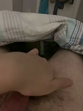 Snapshot of Erenn34 chatting on November 7, 2025, 10:24 pm Erenn34 online show from November 7, 2025, 10:24 pm