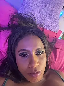 Snapshot of AlisonHoot69 chatting on November 18, 2025, 9:01 am AlisonHoot69 online show from November 18, 2025, 9:01 am