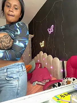 Snapshot of AlisonHoot69 chatting on October 9, 2025, 2:06 pm AlisonHoot69 online show from October 9, 2025, 2:06 pm