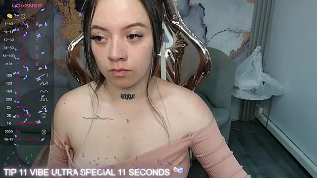 Snapshot of Cristal_v_1 chatting on February 14, 2025, 3:11 am Cristal v 1 online show from February 14, 2025, 3:11 am