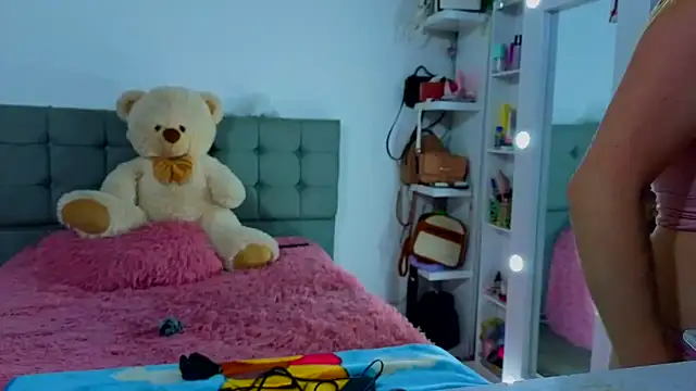 Snapshot of Cristal_v_1 chatting on January 13, 2026, 11:41 pm Cristal v 1 online show from January 13, 2026, 11:41 pm