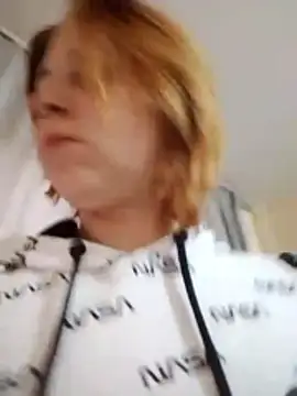 Snapshot of Gussie_Bridie chatting on November 14, 2025, 9:13 am Gussie Bridie online show from November 14, 2025, 9:13 am