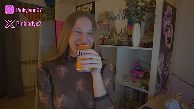 Snapshot of Pinkyladyxxx chatting on February 7, 2026, 8:28 pm Pinkyladyxxx online show from February 7, 2026, 8:28 pm