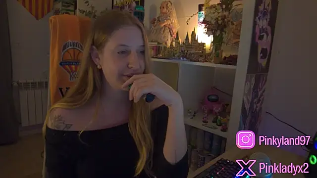 Snapshot of Pinkyladyxxx chatting on March 8, 2026, 12:16 am Pinkyladyxxx online show from March 8, 2026, 12:16 am