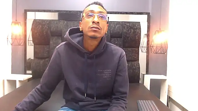 Snapshot of Jose_Smoke chatting on November 12, 2025, 4:05 am Jose Smoke online show from November 12, 2025, 4:05 am