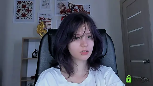 Snapshot of Alina_Mills chatting on August 1, 2026, 8:45 am Alina Mills online show from August 1, 2026, 8:45 am