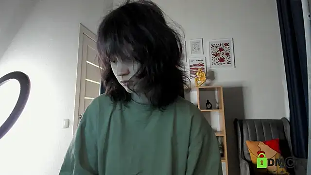 Snapshot of Alina_Mills chatting on July 9, 2026, 9:21 am Alina Mills online show from July 9, 2026, 9:21 am