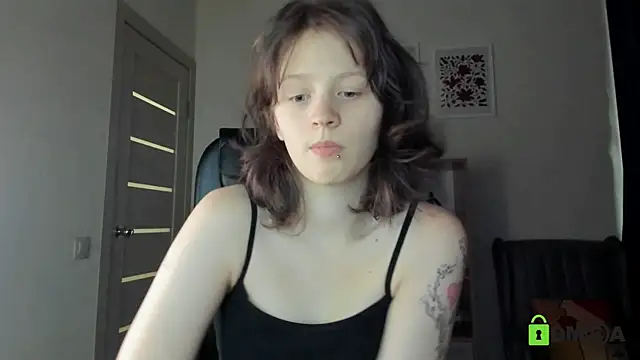Snapshot of Alina_Mills chatting on July 16, 2026, 10:01 am Alina Mills online show from July 16, 2026, 10:01 am