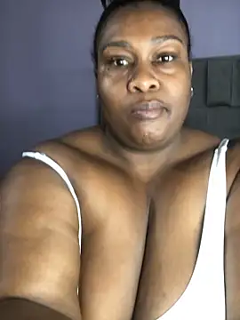 Snapshot of bustytitsxxx chatting on October 21, 2025, 4:01 am bustytitsxxx online show from October 21, 2025, 4:01 am