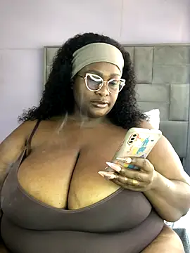 Snapshot of bustytitsxxx chatting on December 5, 2025, 8:02 am bustytitsxxx online show from December 5, 2025, 8:02 am