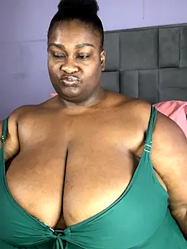 Snapshot of bustytitsxxx chatting on November 7, 2025, 4:06 am bustytitsxxx online show from November 7, 2025, 4:06 am