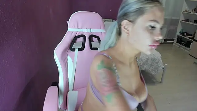 Snapshot of Lika8234 chatting on October 19, 2025, 3:04 pm Lika8234 online show from October 19, 2025, 3:04 pm