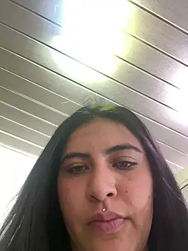  luna torres online show from February 4, 2026, 4:29 am