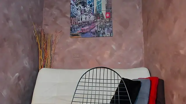 emma-hiill online show from October 17, 2025, 8:32 pm