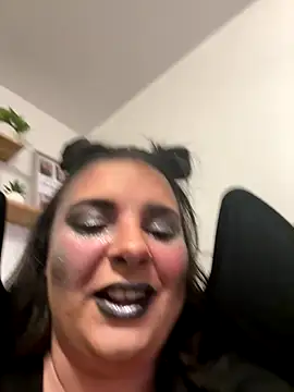 lairarose online show from November 2, 2025, 2:27 am