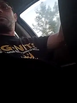 Snapshot of crazycam619 chatting on December 5, 2025, 12:32 am crazycam619 online show from December 5, 2025, 12:32 am