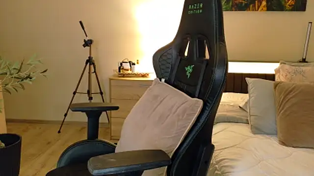 joycesilver online show from January 7, 2026, 9:14 am