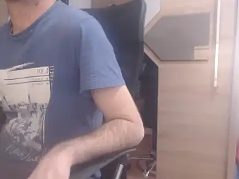 uncutguy01 online show from February 12, 2025, 1:37 pm