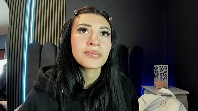 Nicolette ks  online show from June 9, 2026, 4:35 am