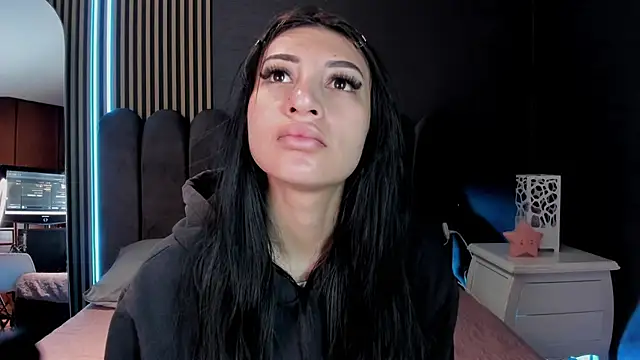 Nicolette ks  online show from June 19, 2026, 5:02 am