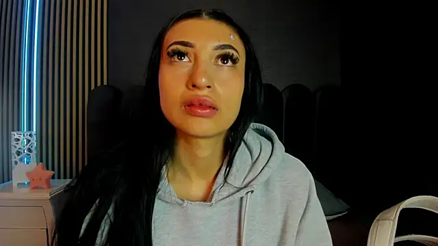 Nicolette ks  online show from April 30, 2026, 4:41 am